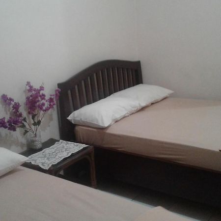 Canary Guesthouse Jogjakarta Buitenkant foto