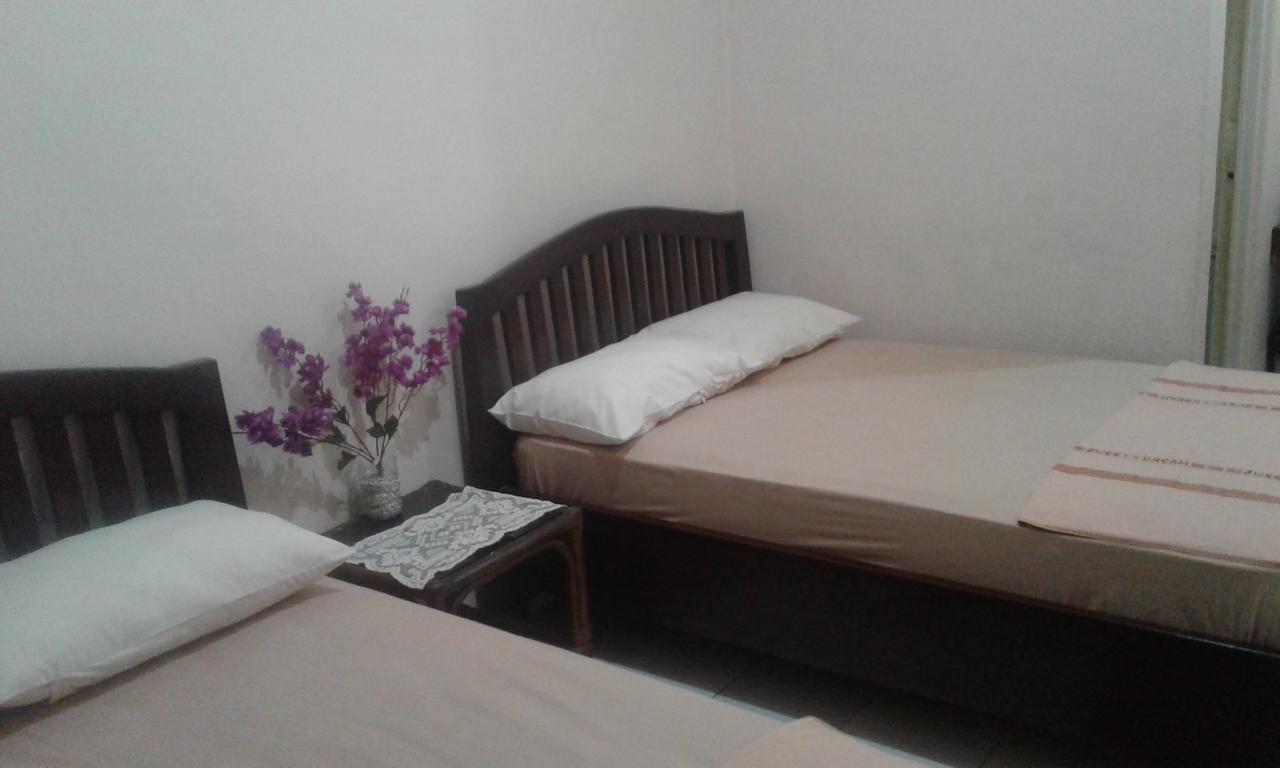 Canary Guesthouse Jogjakarta Buitenkant foto